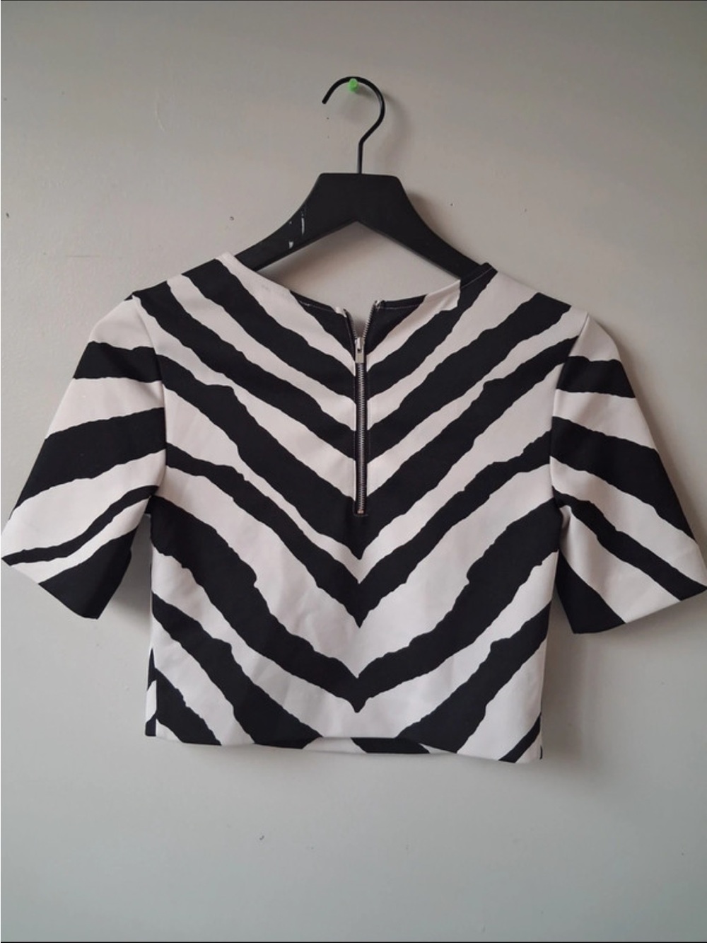 Express Black & White Zebra-Print Crop Top Shirt Futtet Sleeves Extra Small - Picture 3 of 3